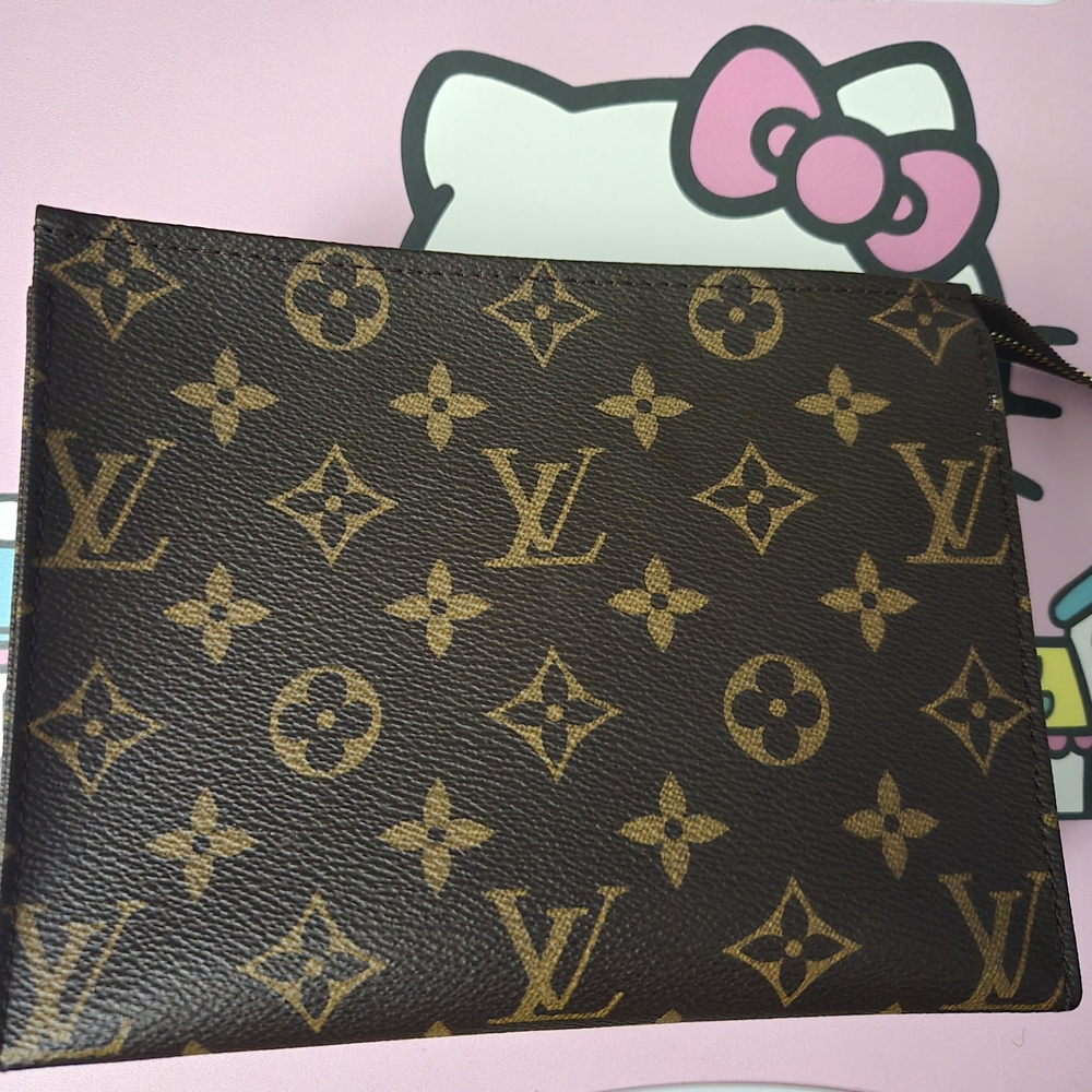 Louis Vuitton Toilery 19